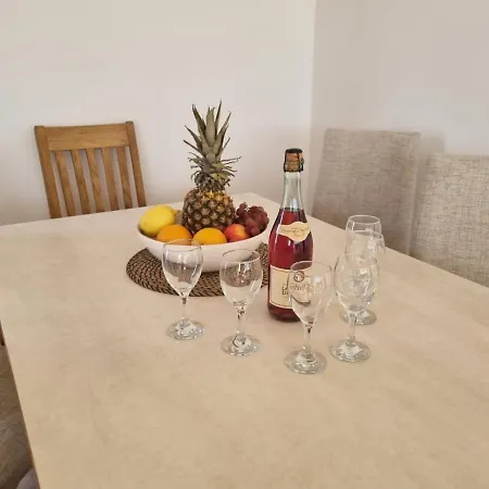 Con Tres Palmeras Villa