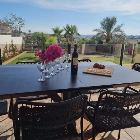 Villa Con Tres Palmeras *